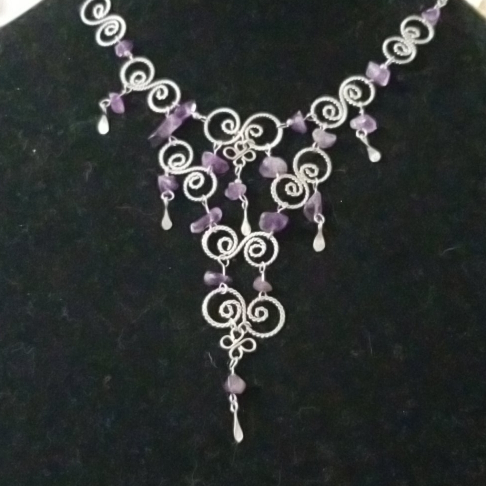 Amethyst chip silver toned necklace
